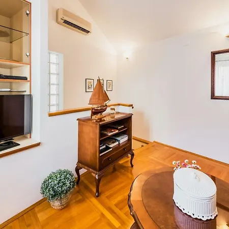 Apartment Kala *